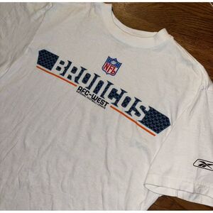 Y2K Reebok NFL Denver Broncos AFC West Embossed Graphic T-shirt Men Medium White